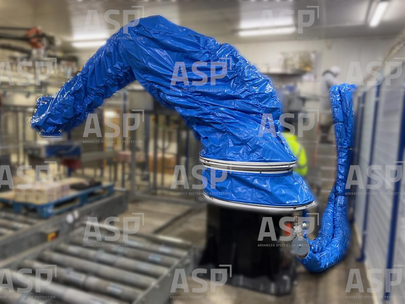 Robot protégée par une housse ASP bleu dans une chambre climatique